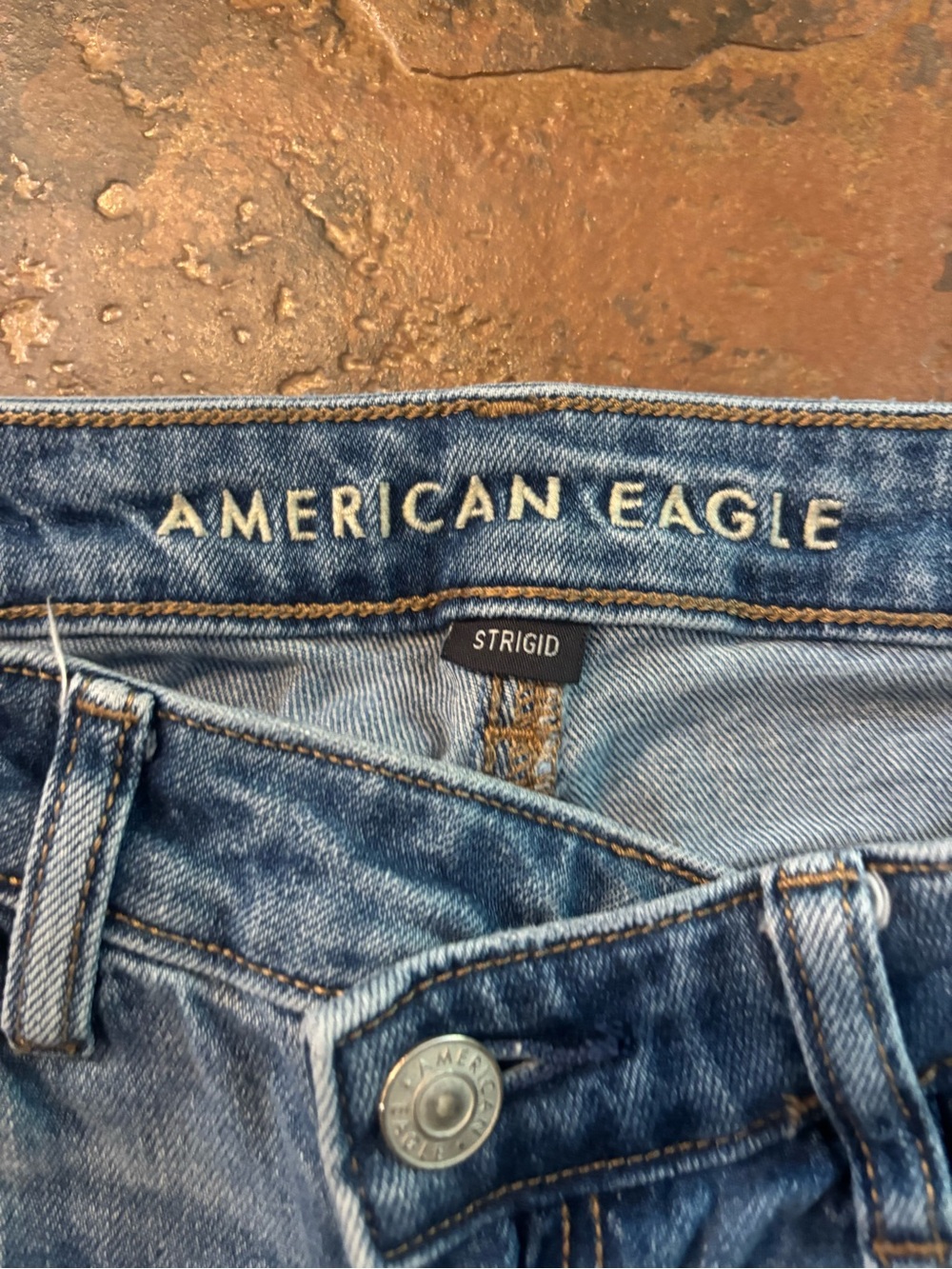 🌹American Eagle Outfitters Light Blue Women's Slim Straight Ripped Jeans - Picture 2 of 5